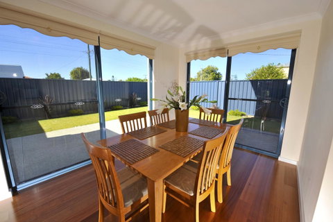 Palm Beach Manor - Accommodation Rockhampton 5
