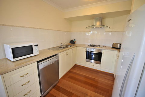 Palm Beach Manor - Accommodation Rockhampton 3