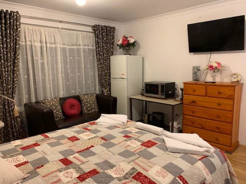 Ascot Comfort - Accommodation Rockhampton 8