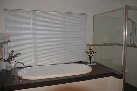 Glenelg On King Bed & Breakfast - Accommodation Rockhampton 26