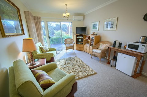 Glenelg On King Bed & Breakfast - Accommodation Rockhampton 2