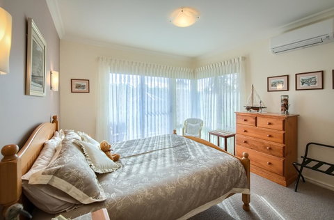 Glenelg On King Bed & Breakfast - Accommodation Rockhampton 1