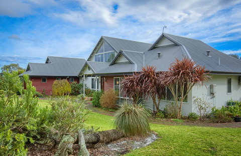 Glenelg On King Bed & Breakfast - Accommodation Rockhampton 0