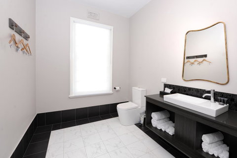 The Stirling Arms Hotel - Accommodation Rockhampton 8