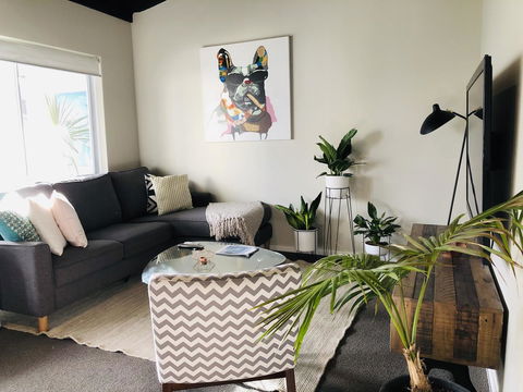 West Beach Lagoon 220 Stylish And Cozy - Accommodation Rockhampton 4