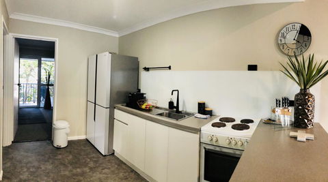 West Beach Lagoon 220 Stylish And Cozy - Accommodation Rockhampton 11