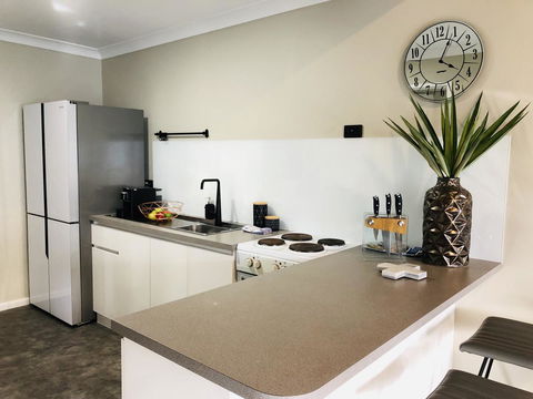 West Beach Lagoon 220 Stylish And Cozy - Accommodation Rockhampton 5