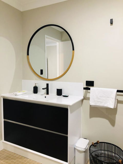 West Beach Lagoon 220 Stylish And Cozy - Accommodation Rockhampton 13