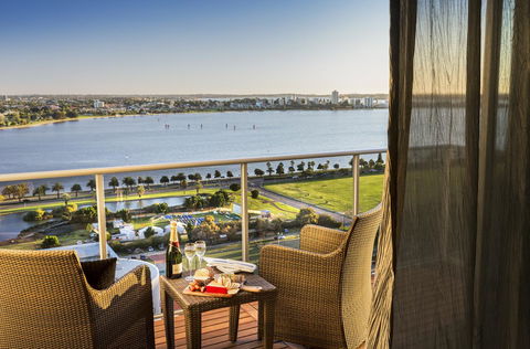 Fraser Suites Perth - Accommodation Rockhampton 1