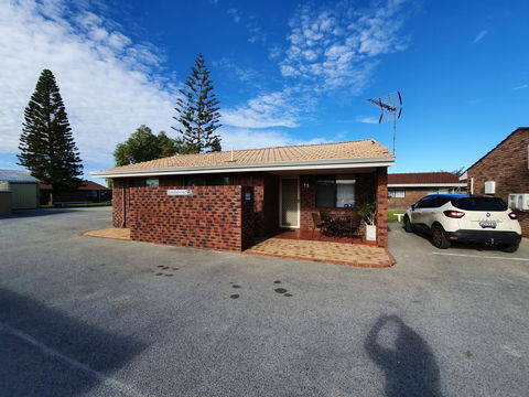 Ocean Beach Chalet 18 - Accommodation Rockhampton 5