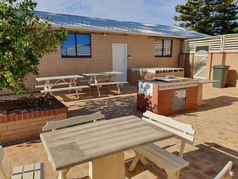Ocean Beach Chalet 18 - Accommodation Rockhampton 11