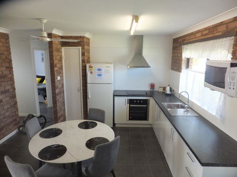 Ocean Beach Chalet 18 - Accommodation Rockhampton 17