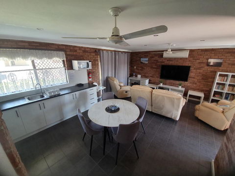 Ocean Beach Chalet 18 - Accommodation Rockhampton 3