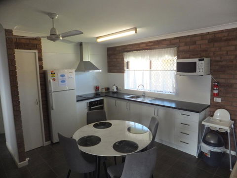 Ocean Beach Chalet 18 - Accommodation Rockhampton 16