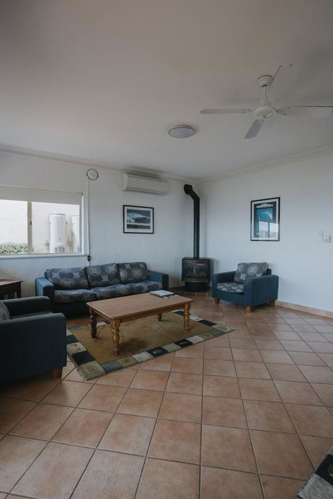 Canal Rocks Beachfront Apartments - Accommodation Rockhampton 26