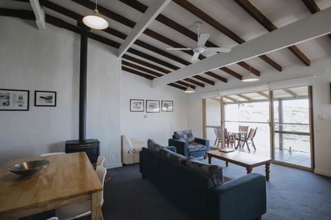 Canal Rocks Beachfront Apartments - Accommodation Rockhampton 15