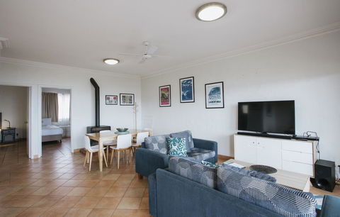 Canal Rocks Beachfront Apartments - Accommodation Rockhampton 33