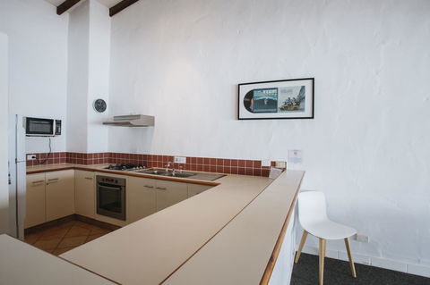 Canal Rocks Beachfront Apartments - Accommodation Rockhampton 25