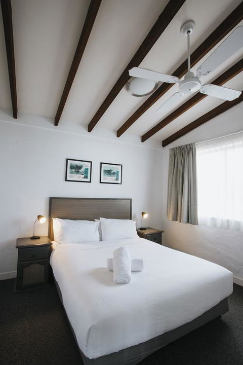Canal Rocks Beachfront Apartments - Accommodation Rockhampton 19