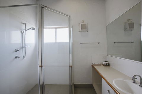 Canal Rocks Beachfront Apartments - Accommodation Rockhampton 20