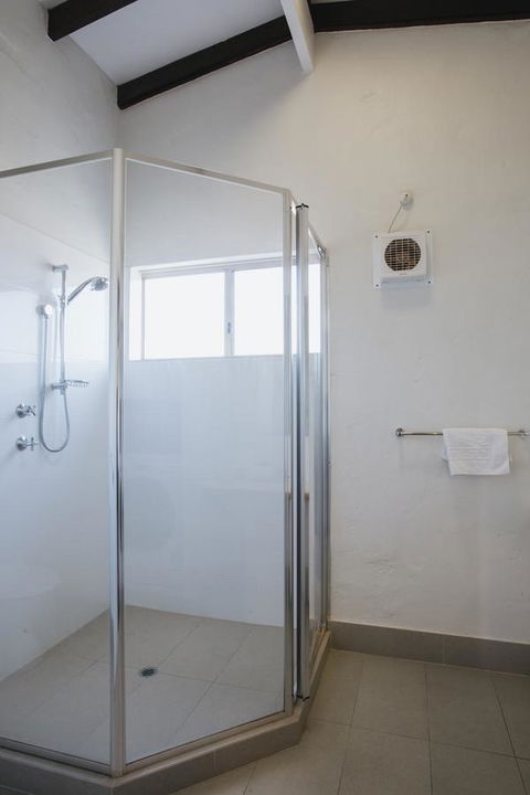 Canal Rocks Beachfront Apartments - Accommodation Rockhampton 30