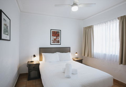 Canal Rocks Beachfront Apartments - Accommodation Rockhampton 7