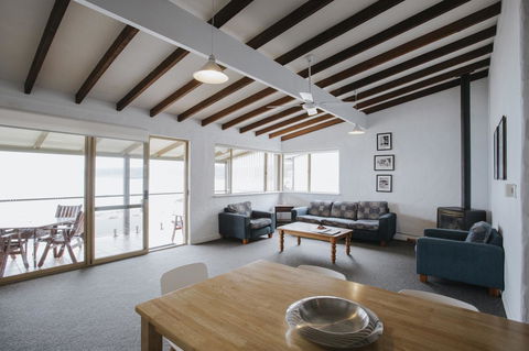 Canal Rocks Beachfront Apartments - Accommodation Rockhampton 24