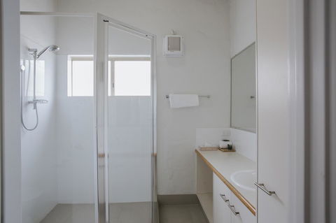 Canal Rocks Beachfront Apartments - Accommodation Rockhampton 39