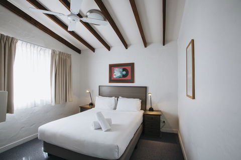 Canal Rocks Beachfront Apartments - Accommodation Rockhampton 14