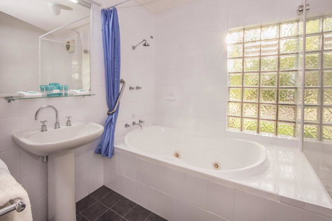 Broadwater Resort WA Tourism Awards 2024 Gold Winner - Accommodation Rockhampton 21
