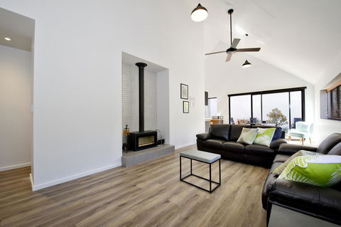 Margaret River Bungalow-1-street - Pet Friendly - Accommodation Rockhampton 6