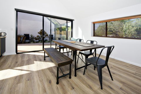 Margaret River Bungalow-1-street - Pet Friendly - Accommodation Rockhampton 10