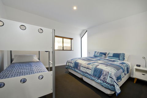 Margaret River Bungalow-1-street - Pet Friendly - Accommodation Rockhampton 4