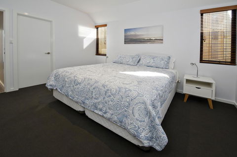 Margaret River Bungalow-1-street - Pet Friendly - Accommodation Rockhampton 3