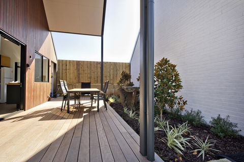 Margaret River Bungalow-1-street - Pet Friendly - Accommodation Rockhampton 13