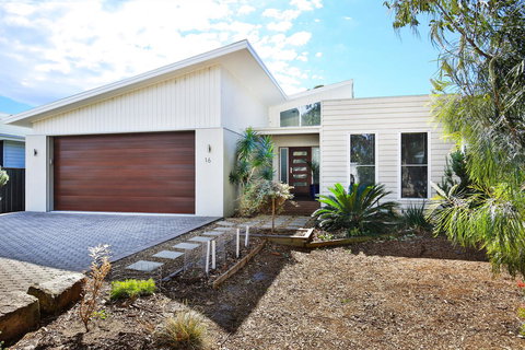 Calming Waters - Pet Friendly - Community Pool - Accommodation Rockhampton 38