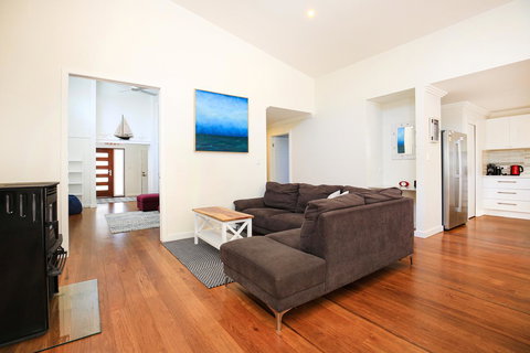 Calming Waters - Pet Friendly - Community Pool - Accommodation Rockhampton 10