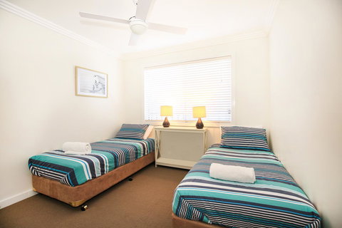 Calming Waters - Pet Friendly - Community Pool - Accommodation Rockhampton 18
