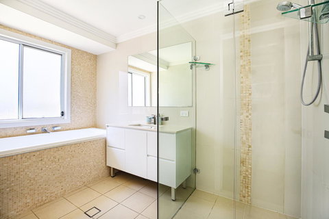 Calming Waters - Pet Friendly - Community Pool - Accommodation Rockhampton 23