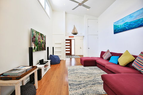 Calming Waters - Pet Friendly - Community Pool - Accommodation Rockhampton 3