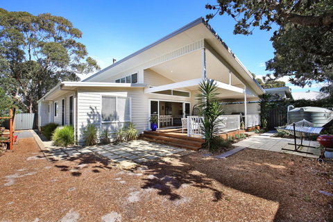 Calming Waters - Pet Friendly - Community Pool - Accommodation Rockhampton 32