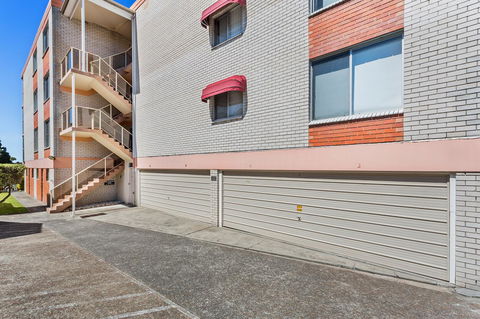 Laman Lodge, Unit 2, 15 Laman Street - Accommodation Rockhampton 14