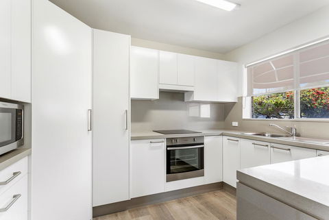 Laman Lodge, Unit 2, 15 Laman Street - Accommodation Rockhampton 7