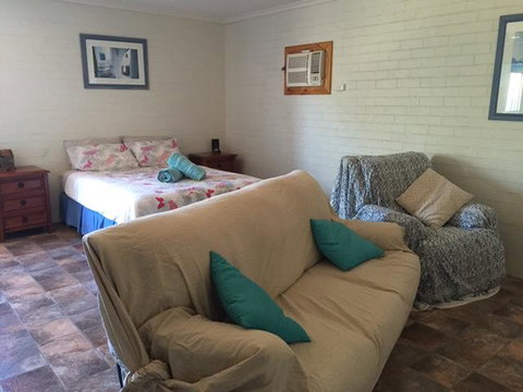Surf Shack - Accommodation Rockhampton 4
