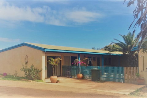 Surf Shack - Accommodation Rockhampton 3
