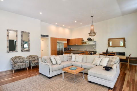 East On Byron - Accommodation Rockhampton 13