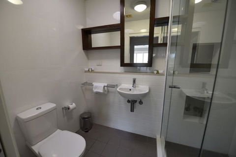 East On Byron - Accommodation Rockhampton 9