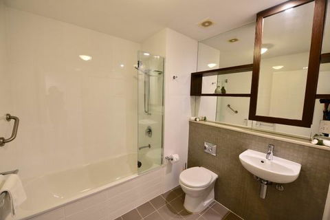 East On Byron - Accommodation Rockhampton 6