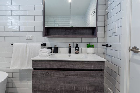 Heritage Townhouse Near Harbour Bridge - Accommodation Rockhampton 15