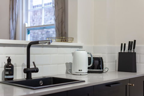 Heritage Townhouse Near Harbour Bridge - Accommodation Rockhampton 16